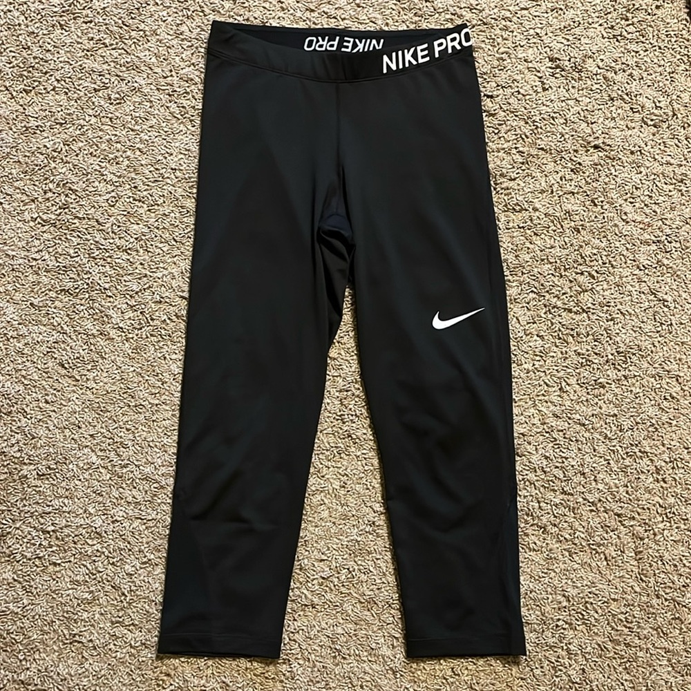 Like new Nike Pro cropped leggings